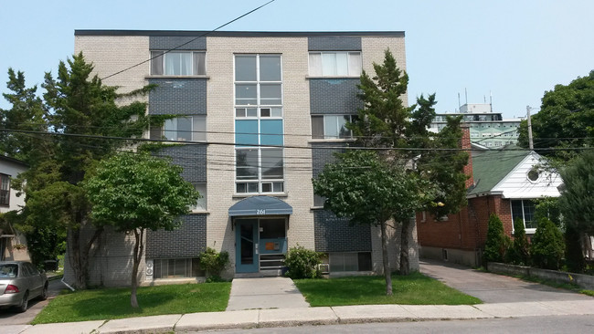 261 Breezehill Ave S in Ottawa, ON - Building Photo - Building Photo