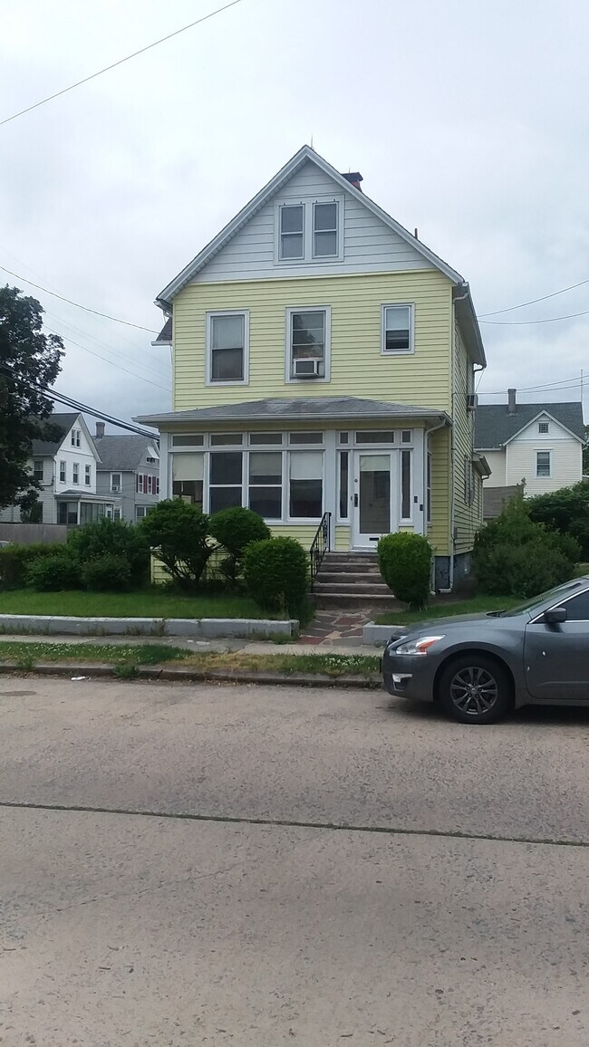 98 Clay St Rentals in Milltown, NJ