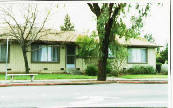 1601 Yulupa Ave in Santa Rosa, CA - Foto de edificio - Building Photo