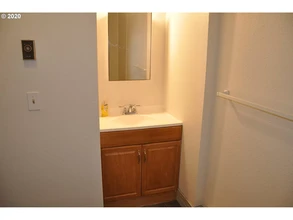 1639 22nd Pl, Unit B in Forest Grove, OR - Foto de edificio - Building Photo