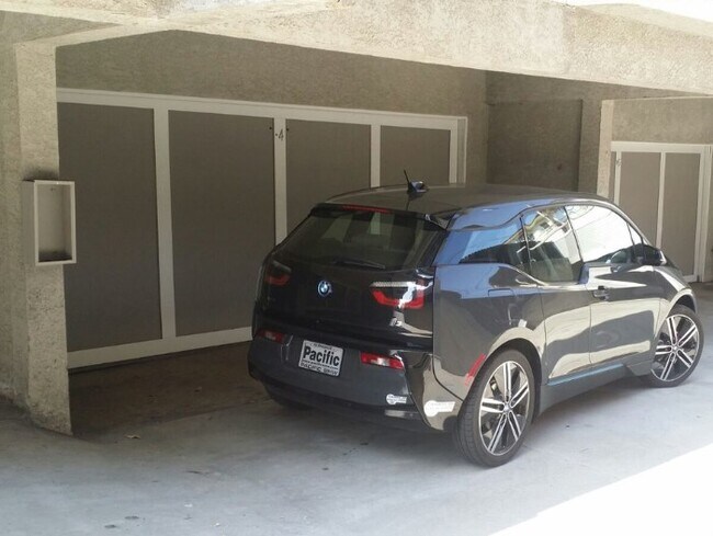 236 S Curtis Ave, Unit D in Alhambra, CA - Building Photo - Building Photo