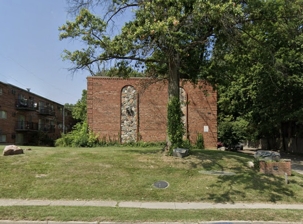 1440 W. North Bend in Cincinnati, OH - Foto de edificio