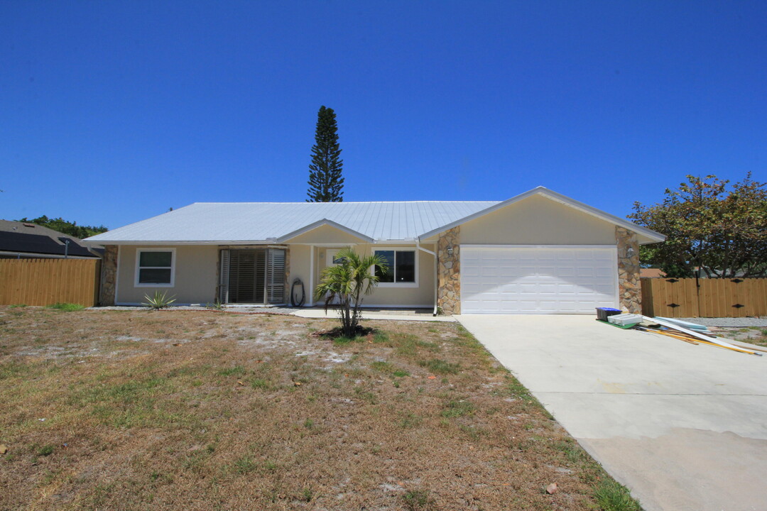 121 High Ct in Sebastian, FL - Building Photo