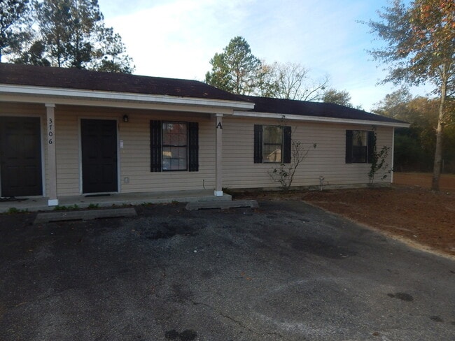property at 3706 Mulligan Rd Cir