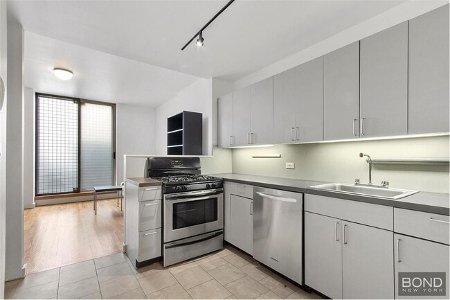 230 W 112th St in New York, NY - Building Photo - Building Photo