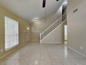 27 S White Pebble Ct in Spring, TX - Building Photo - Building Photo