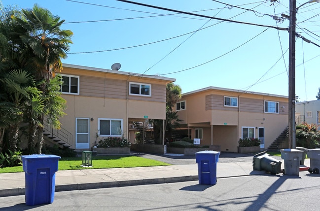 Chumalia Apartments in San Leandro, CA - Foto de edificio - Building Photo