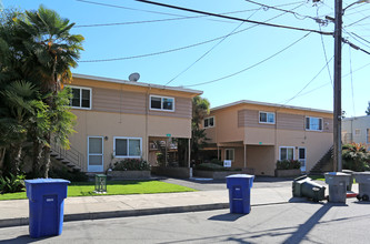 Chumalia Apartments in San Leandro, CA - Building Photo - Building Photo