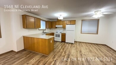 1568 NE Cleveland Ave in Gresham, OR - Building Photo - Building Photo