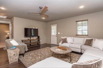 303 NW F St in Bentonville, AR - Building Photo - Building Photo