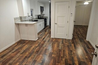 211 N Huntington St in San Fernando, CA - Building Photo - Building Photo