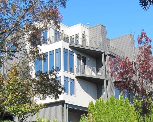 property at 4644 S Kelly Ave
