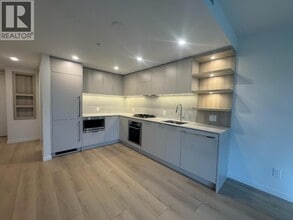 311 Alderson Ave in Coquitlam, BC - Building Photo - Building Photo