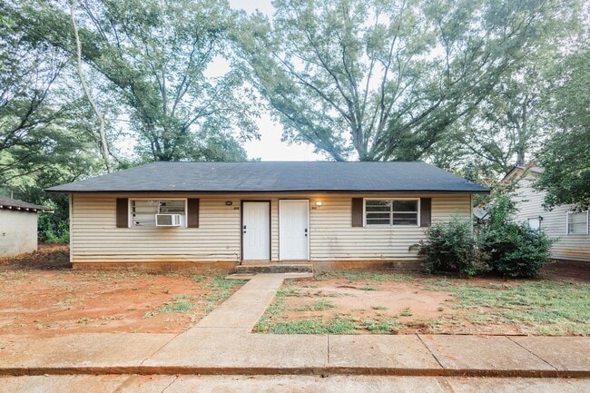 property at 1013 W Slaton Ave