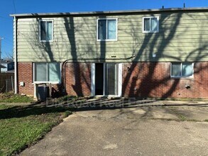 7742 Harshmanville Rd in Dayton, OH - Building Photo - Building Photo