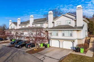 The Gables Apartments in Oak Creek, WI - Building Photo - Building Photo