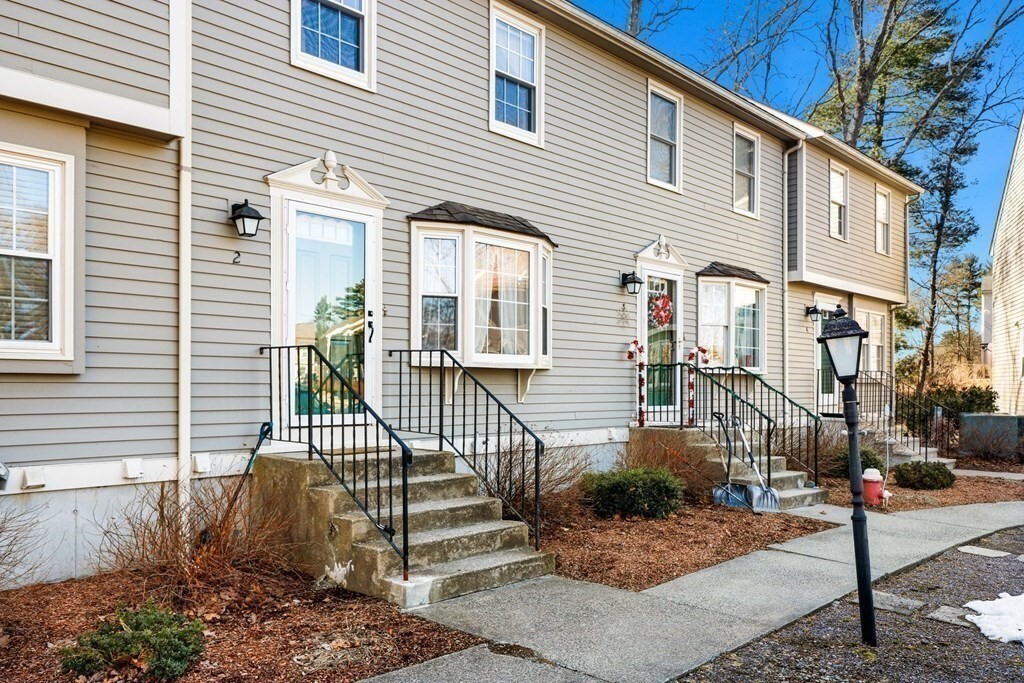 145 South St in Walpole, MA - Foto de edificio