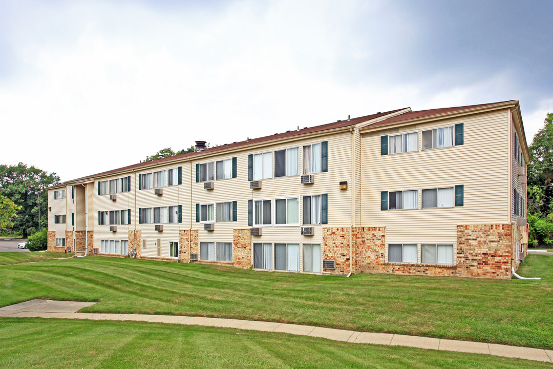 Edgewood Park Apartments in Pontiac, MI - Foto de edificio