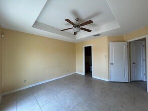 9805 Sterling Loop in Laredo, TX - Foto de edificio - Building Photo