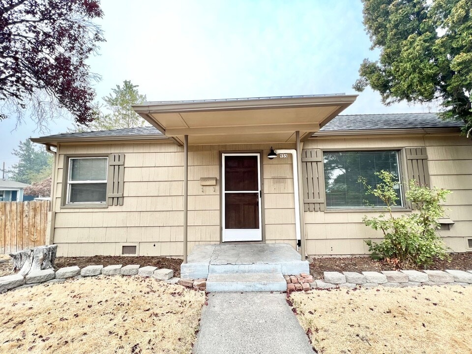 931 SW Black Butte Blvd-Unit -b935 in Redmond, OR - Building Photo