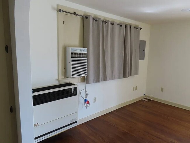 221 N Fern Ave