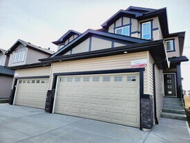 8805 Carson Way SW in Edmonton, AB - Building Photo