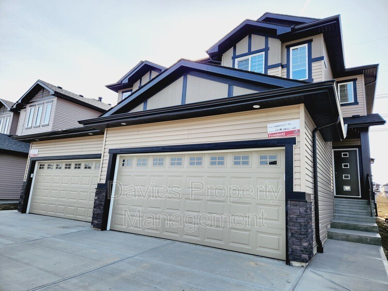8805 Carson Way SW in Edmonton, AB - Building Photo