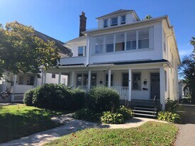 45 Maplewood Ave in West Hartford, CT - Building Photo