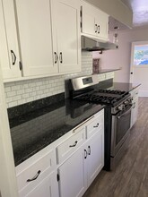 910 S 3rd St in Jacksonville, OR - Building Photo - Building Photo