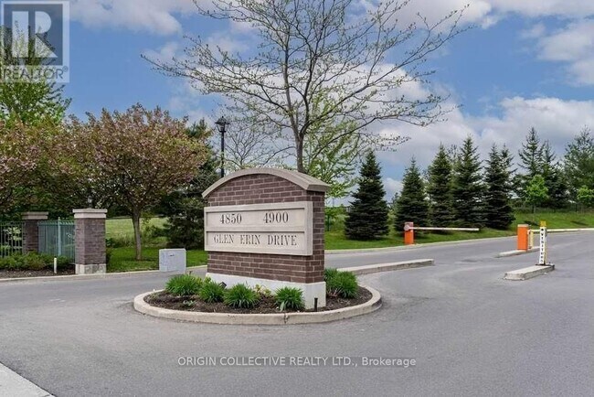 4900 Glen Erin Dr in Mississauga, ON - Building Photo - Building Photo