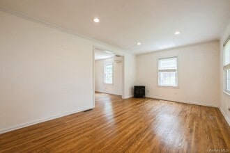 212 Fernwood Terrace in Garden City, NY - Building Photo - Building Photo