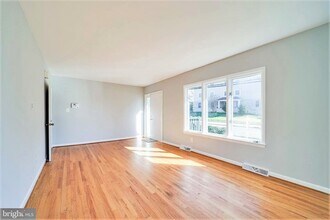 1912 S Glebe Rd in Arlington, VA - Building Photo - Building Photo