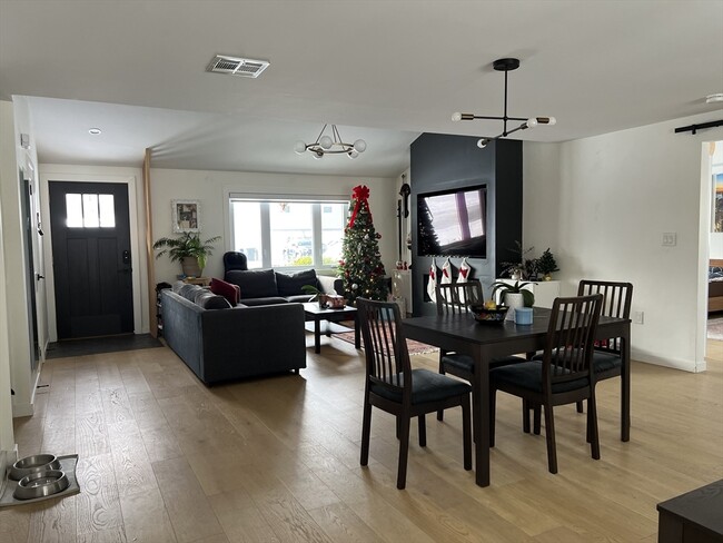 17 Margaret Rd in Stoneham, MA - Building Photo - Building Photo