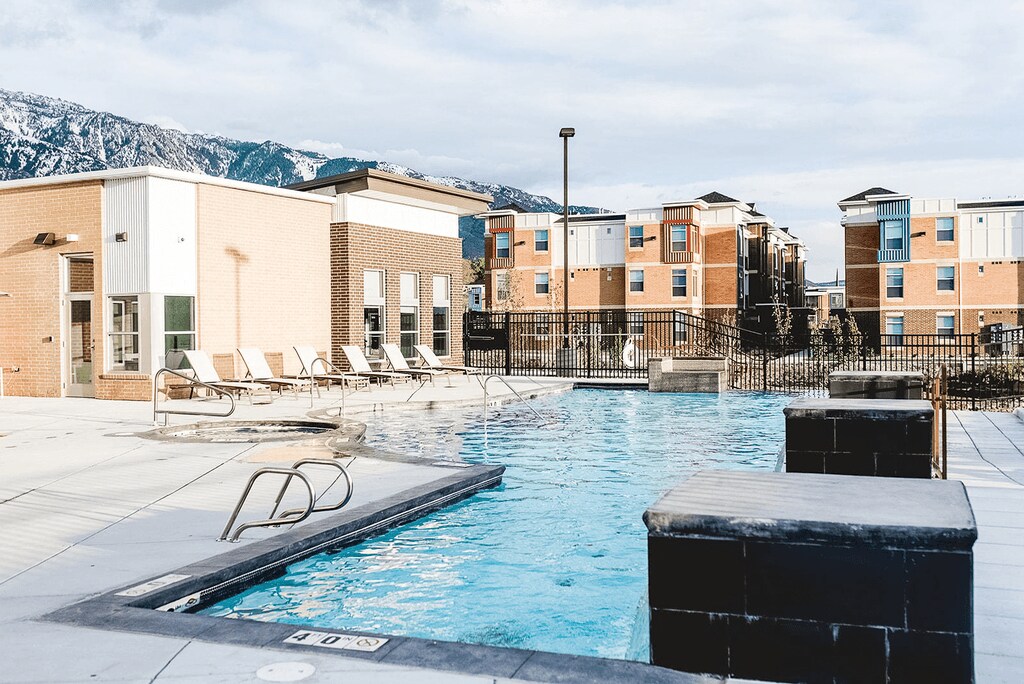 Icon 9700 Apartments in Sandy, UT - Foto de edificio