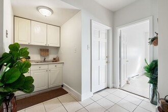 377 Dorchester St, Unit 1 in Boston, MA - Foto de edificio - Building Photo