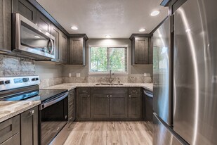 Woodglen Terrace Apartments in Modesto, CA - Building Photo