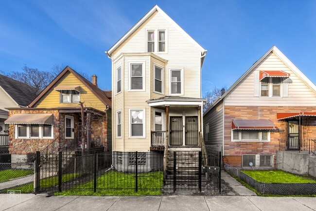 property at 7218 S Peoria St