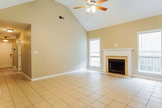 194 Carrington Ln in Calera, AL - Building Photo - Building Photo