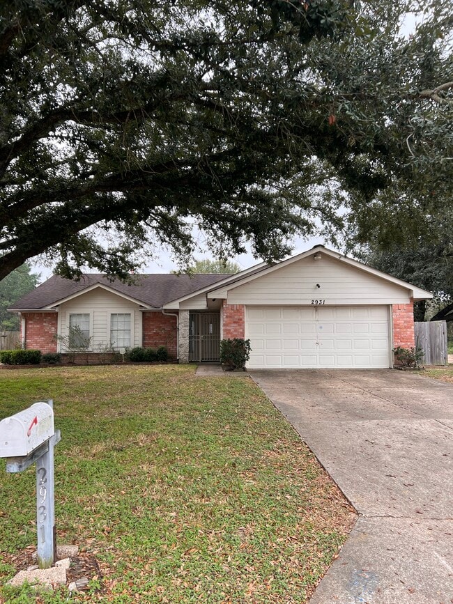 property at 2931 Sunwood Dr