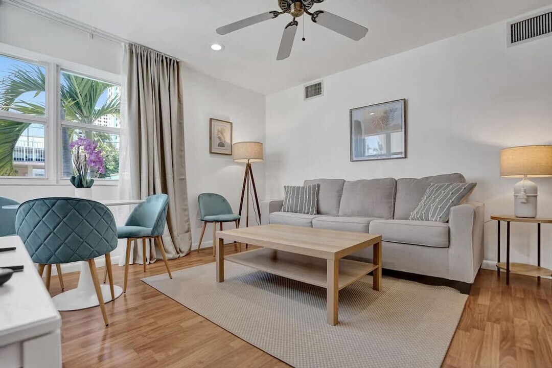 851 N Surf Rd in Hollywood, FL - Building Photo