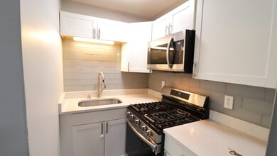 7 High St in Clinton, MA - Building Photo - Building Photo