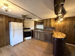 1025 E Owings St in Denison, TX - Building Photo - Building Photo