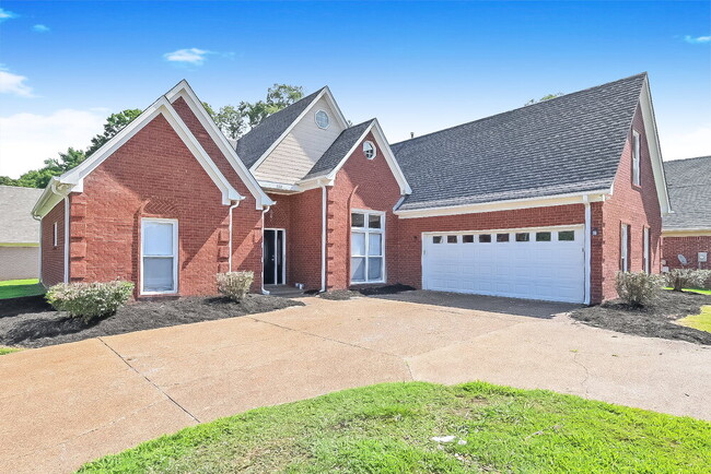 property at 1122 Worthington Dr