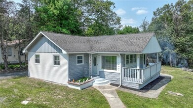 28 Cottage St in Wurtsboro, NY - Building Photo - Building Photo