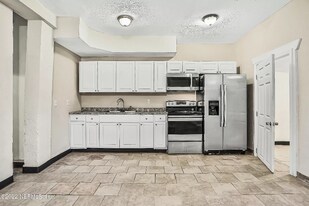 8036 Mattox Ave in Jacksonville, FL - Building Photo