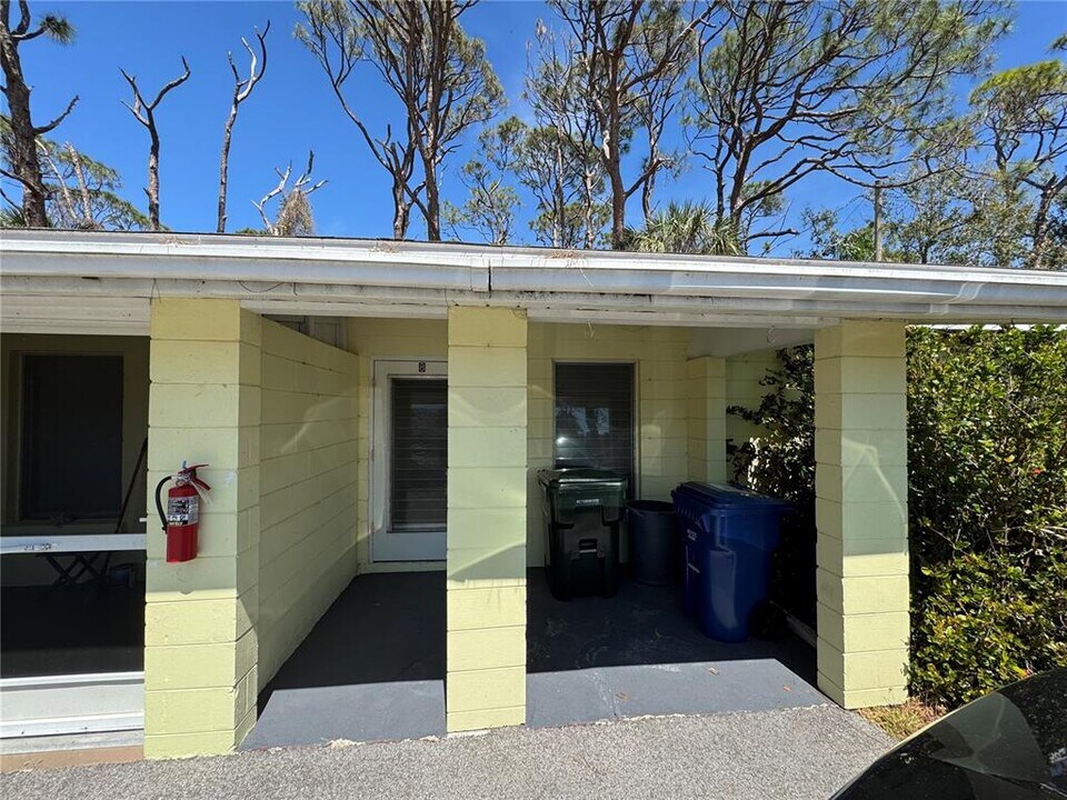 242 Cedar St in Englewood, FL - Building Photo