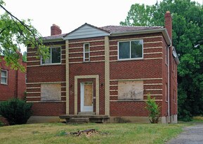 7106 Eastlawn Dr in Cincinnati, OH - Building Photo