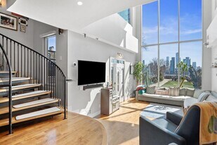 438 Gregory Ave in Weehawken, NJ - Building Photo