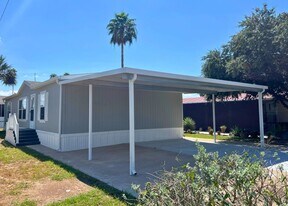 527 Caroline St in Mercedes, TX - Building Photo