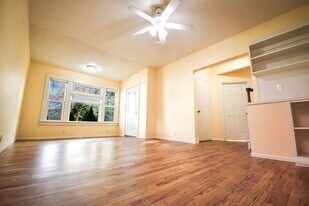 4725 NE 18th Ave in Portland, OR - Building Photo